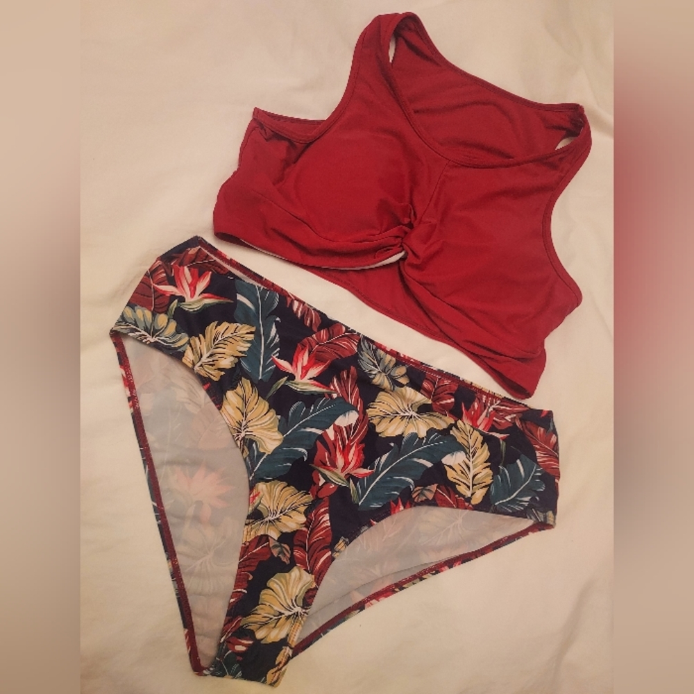 Women's Rose Gal floral tankini. Size 1X/16